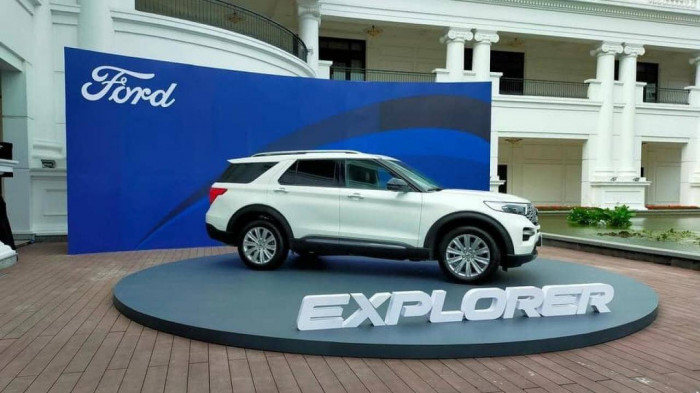 giá xe ford explorer 2022