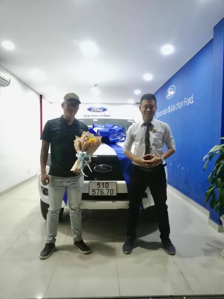 Giao xe Ford Ranger XLS AT Trắng