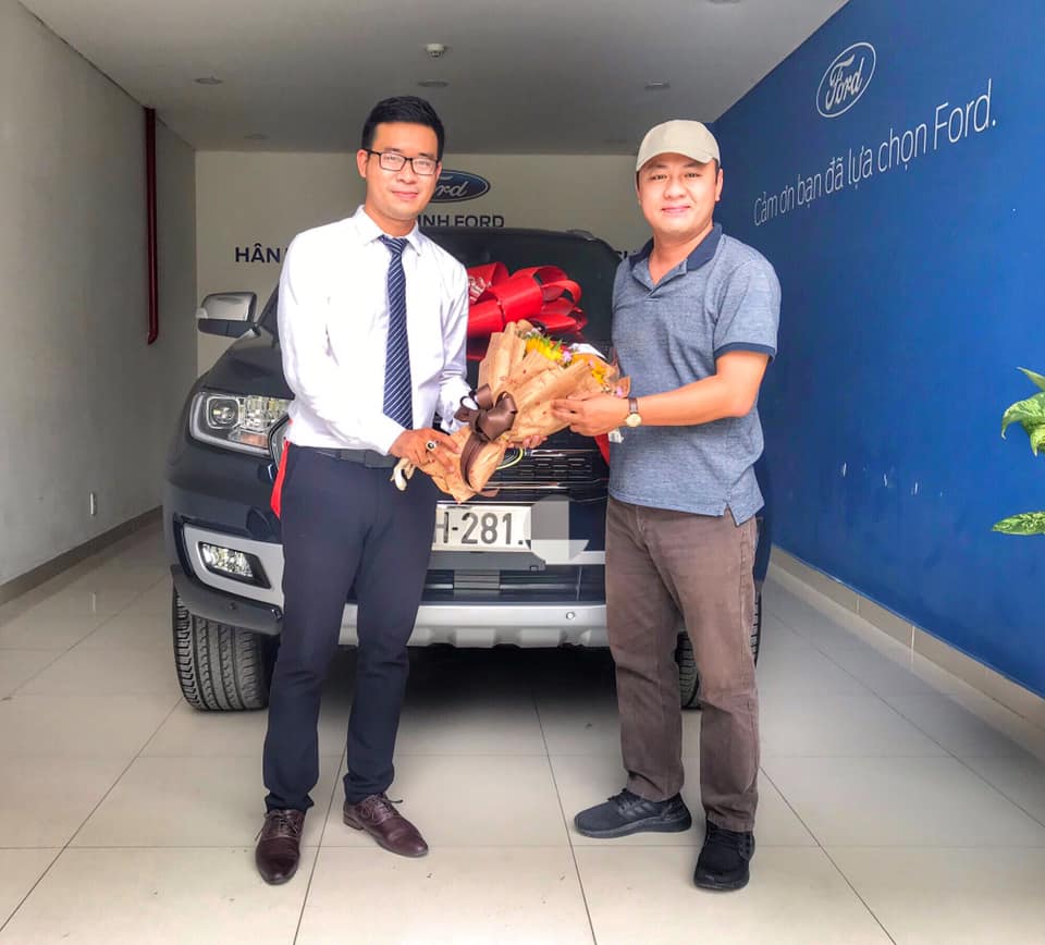 giao xe ford everest