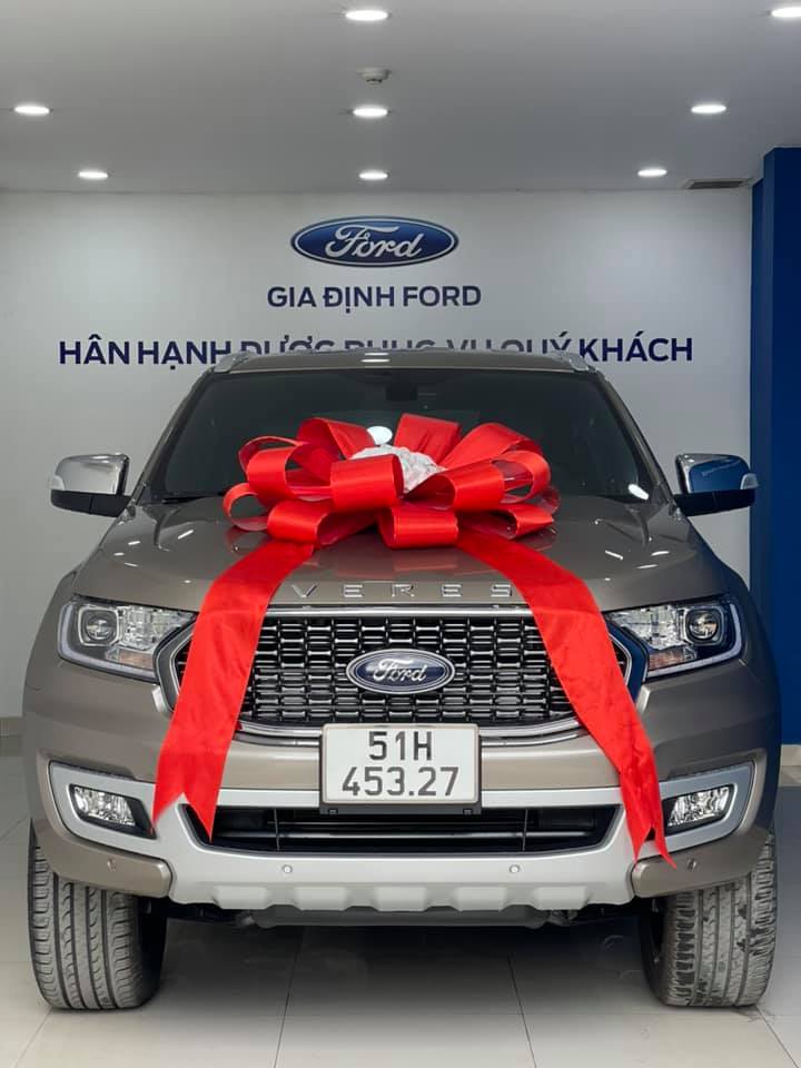 giao xe ford everest 2021