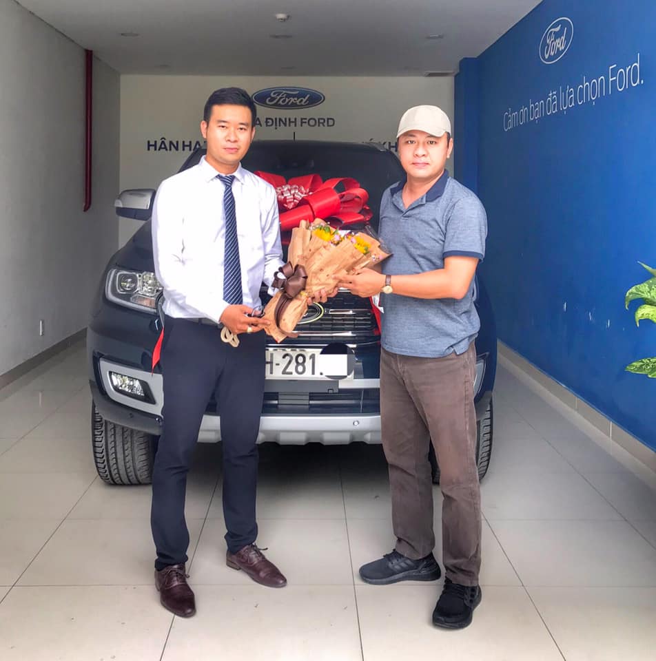 giao xe ford everest