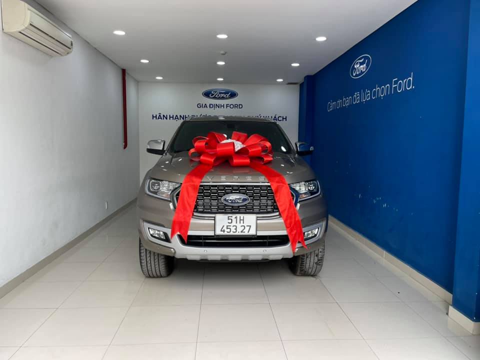 giao xe ford everest 2021