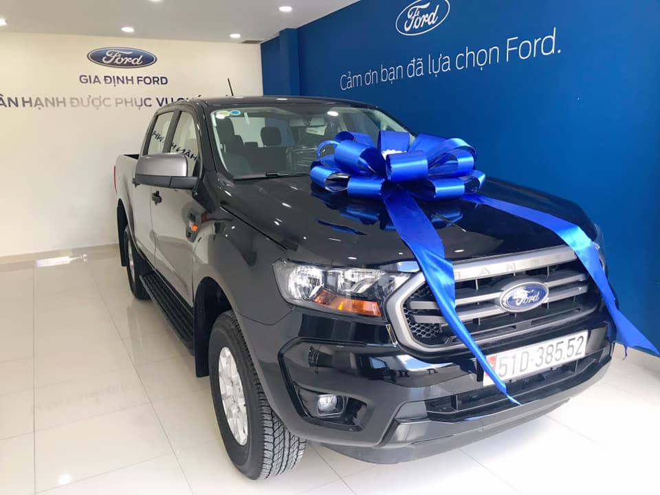 giao xe ford ranger xls at 2020 màu đen