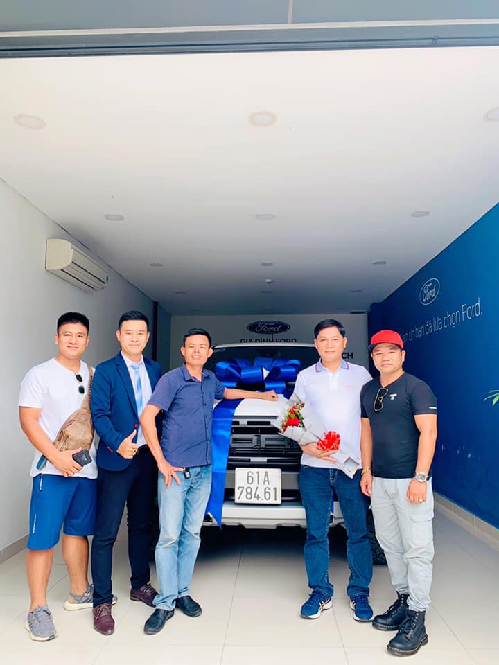 giao xe Ranger Raptor 2020 màu Trắng