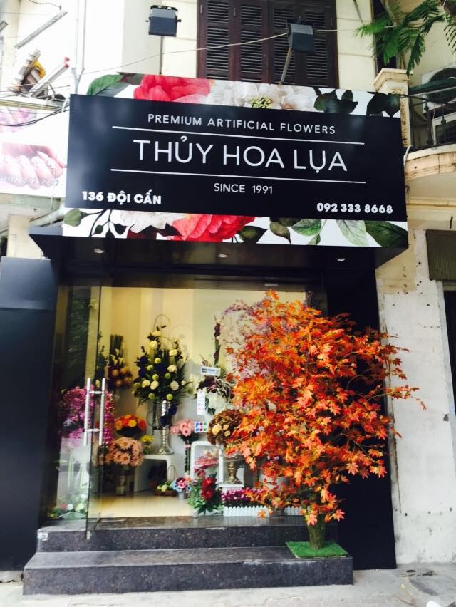Cửa hàng hoa lua