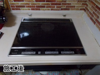 Bảng điều khiển cũng được phủ màu đen tuyền giống bếp