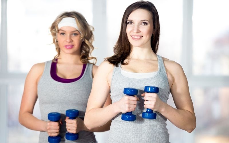 Hướng dẫn thực hiện các bài tập giảm mỡ bụng với tạ