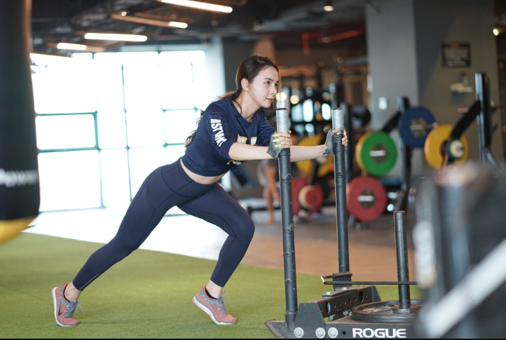 Tập gym vào ban đêm