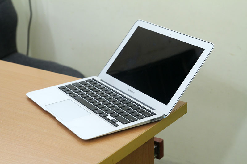 Macbook Air MC 505