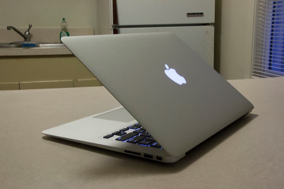 Macbook Air MD760B