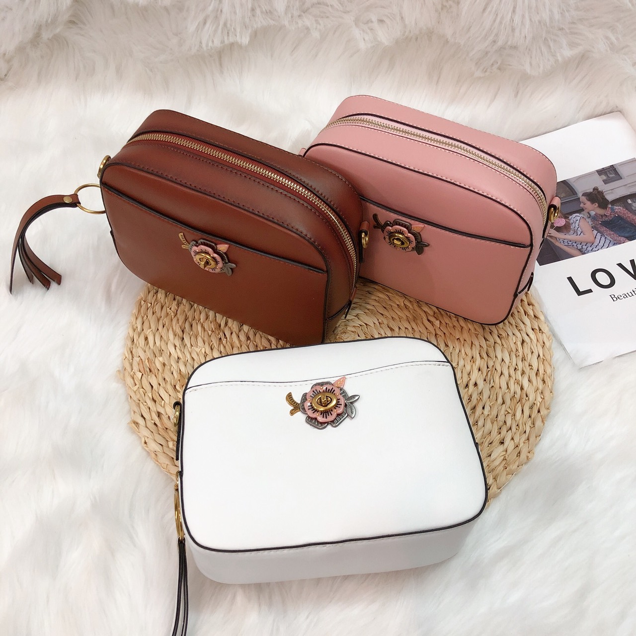 Túi Coach hộp trơn khóa hoa - XK798