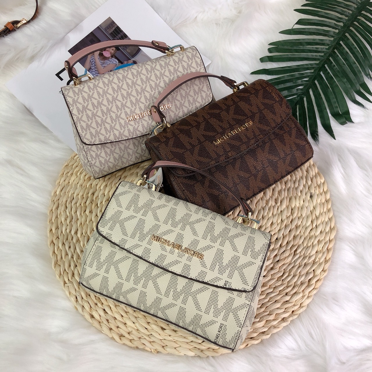 Túi Michael kors bầu nắp tròn quai xách - XK773