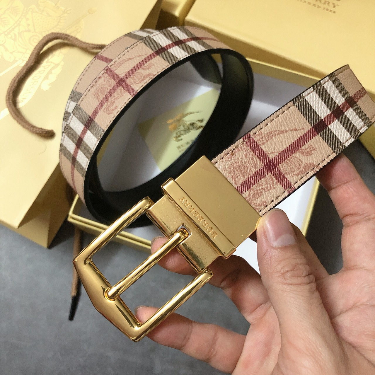 Nịt Burberry cài vàng caro - NN188