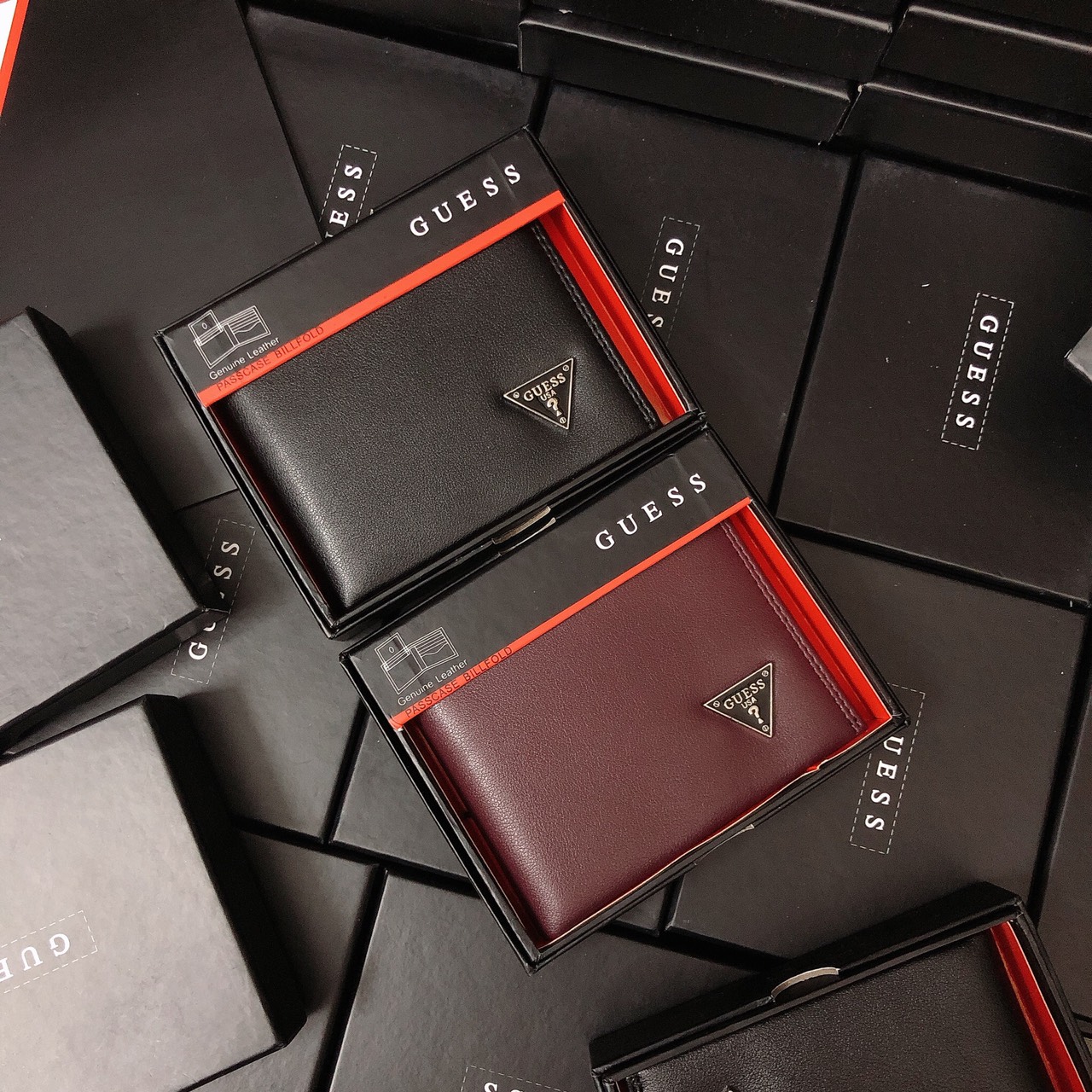 Ví ngắn Guess trơn logo tam giác - V299