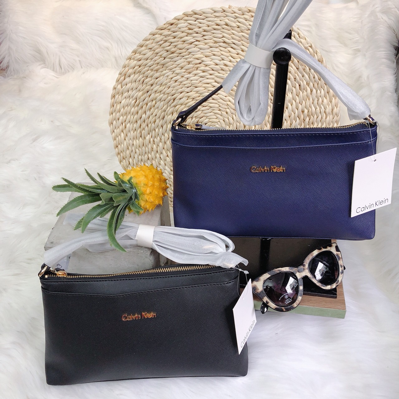 Túi Calvin klein bầu 2 ngăn sọc gân - XK779