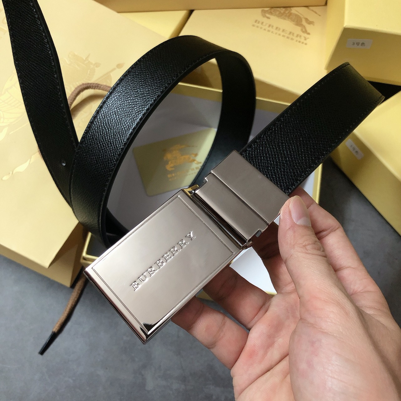 Nịt Burberry mặt vuông trơn - NN190