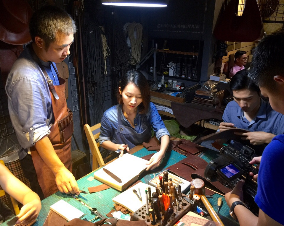 VTC10 - Hoang Thanh Tung with a passion for handcrafted leatherwork