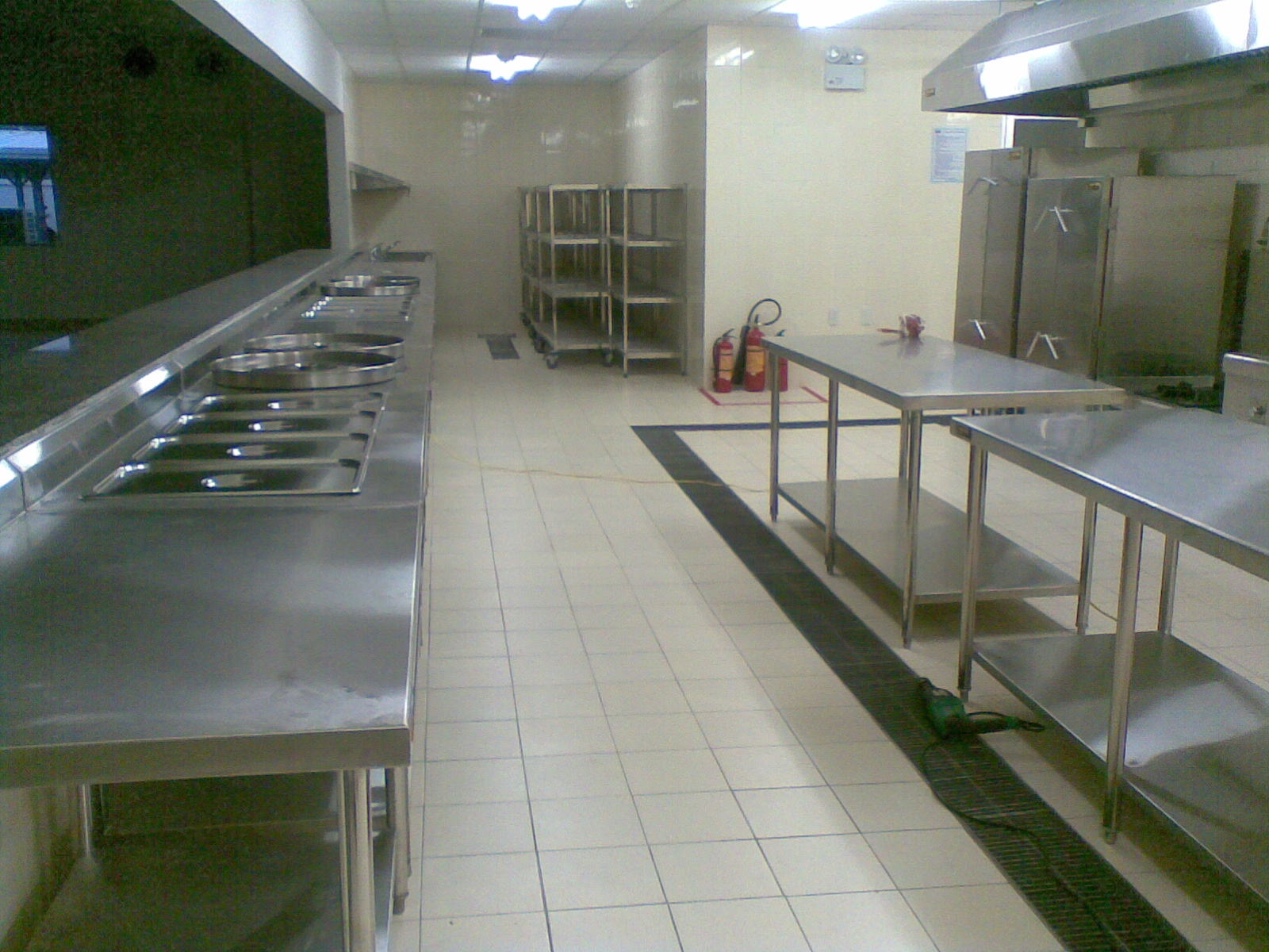 Có nhiều mẫu mã bàn bếp inox khác nhau