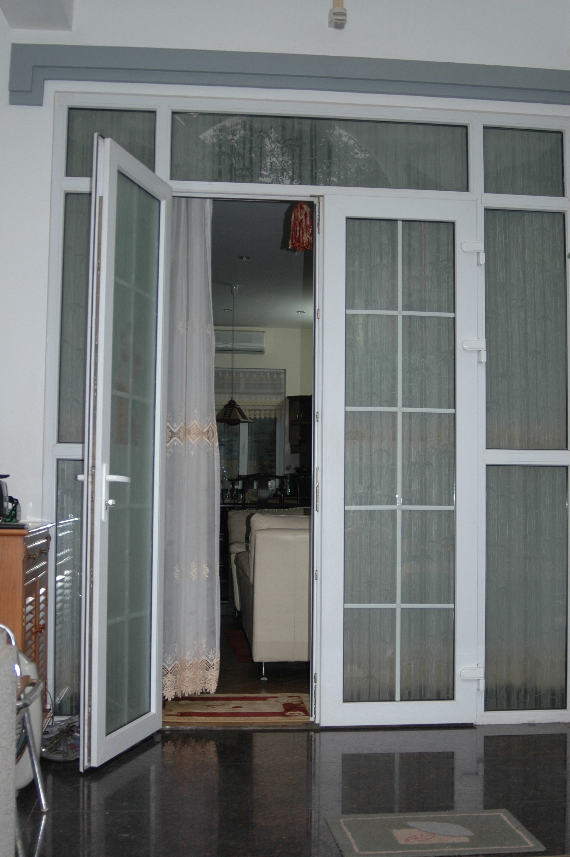 3 mẫu cửa kính cường lực giá rẻ hot nhất năm 2018