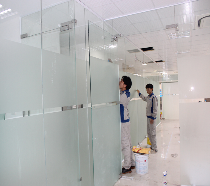Báo giá vách kính cường lực ngăn phòng mới nhất tại Hà Nội