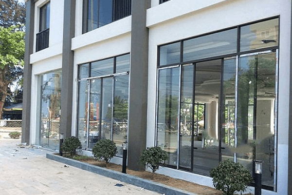 Cửa nhôm Xingfa được lắp đặt cho nhiều công trình nội thất.