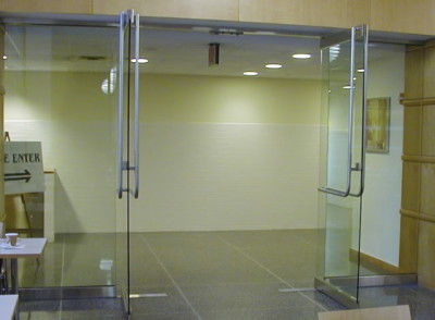 Giá 1m2 cửa kính cường lực tại Hà Nội bao nhiêu tiền?