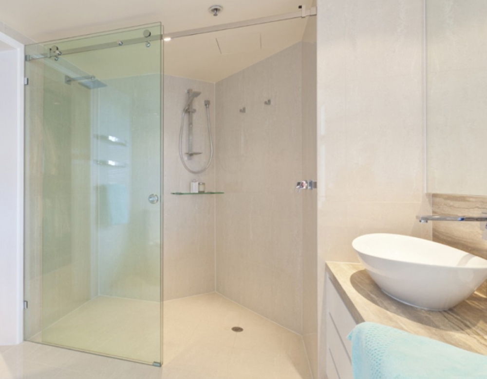 Những sai lầm cần tránh khi lựa chọn vách tắm kính cửa lùa