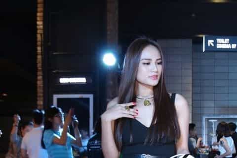 Chọn trang sức dành cho buổi tối