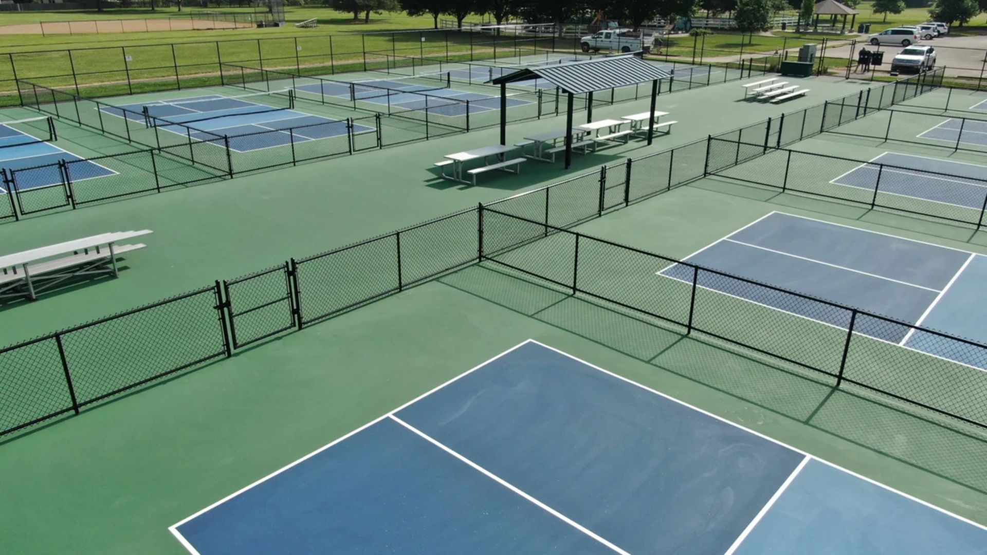 Sân và dụng cụ Pickleball