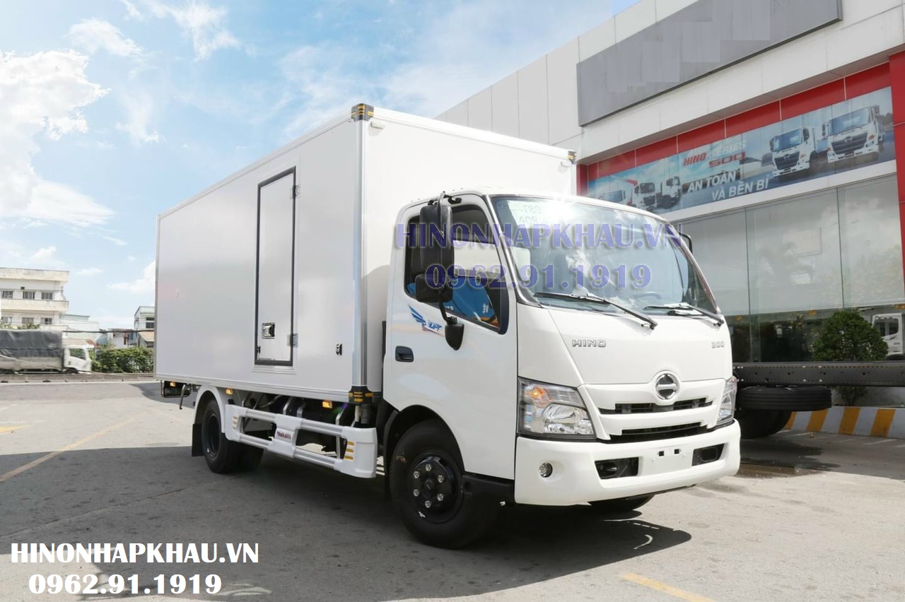Giá xe tải thùng bảo ôn 3.5 tấn hino 300 XZU720 EURO 5