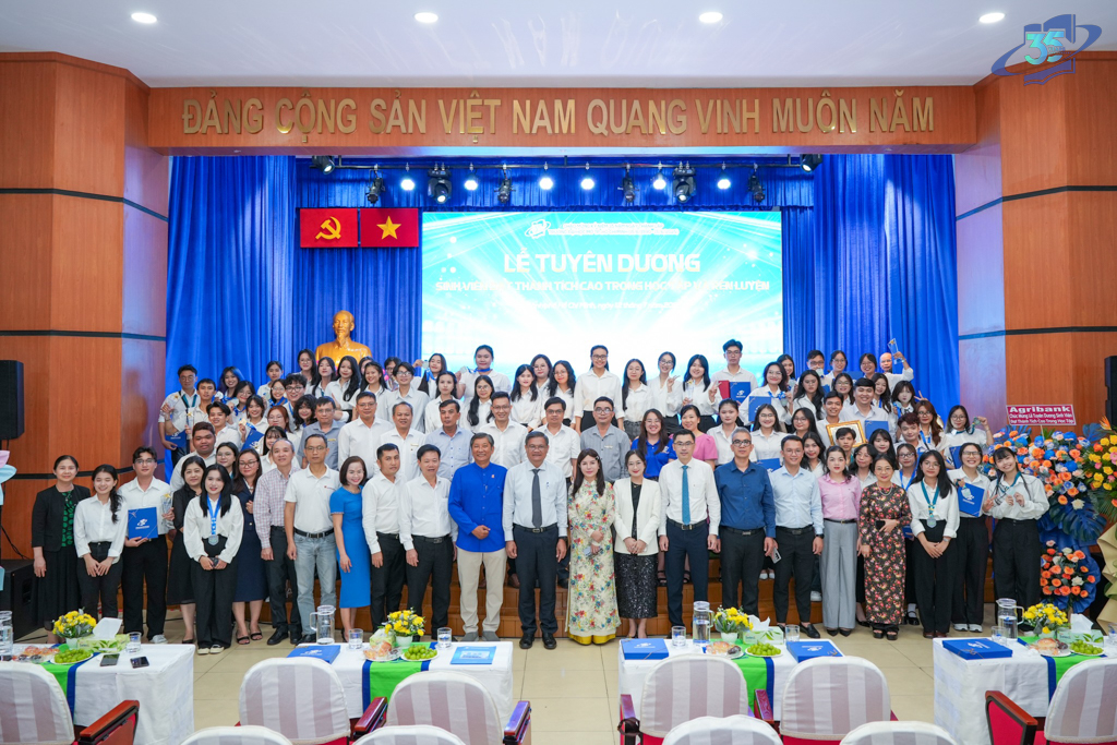 Trường Đại học Mở TP. Hồ Chí Minh tuyên dương 392 sinh viên đạt thành tích cao trong học tập và rèn luyện năm 2025