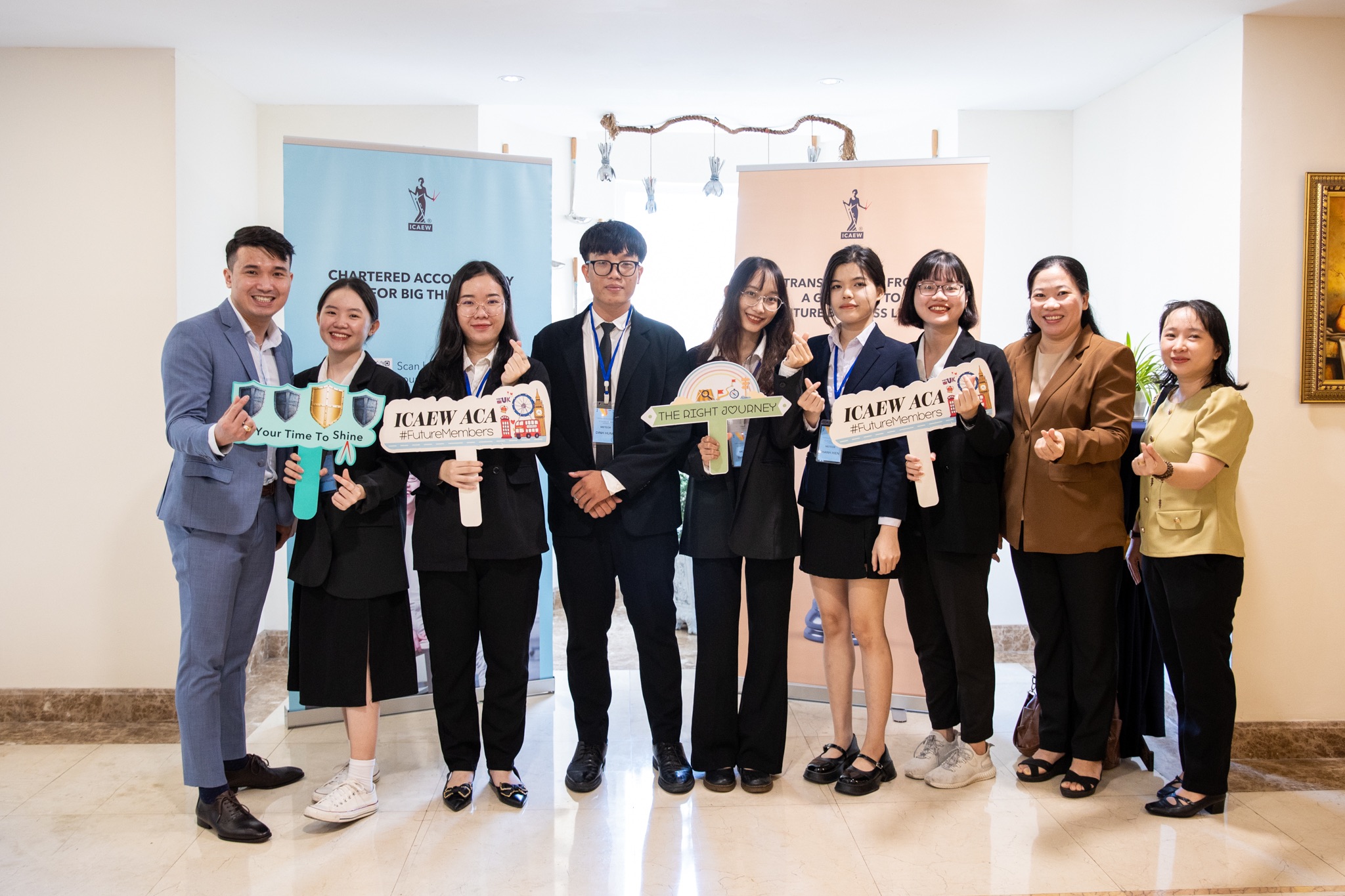Sinh viên Đại học Mở Tp. Hồ Chí Minh đoạt quán quân Cuộc thi ICAEW Vietnam Business Challenge năm 2023