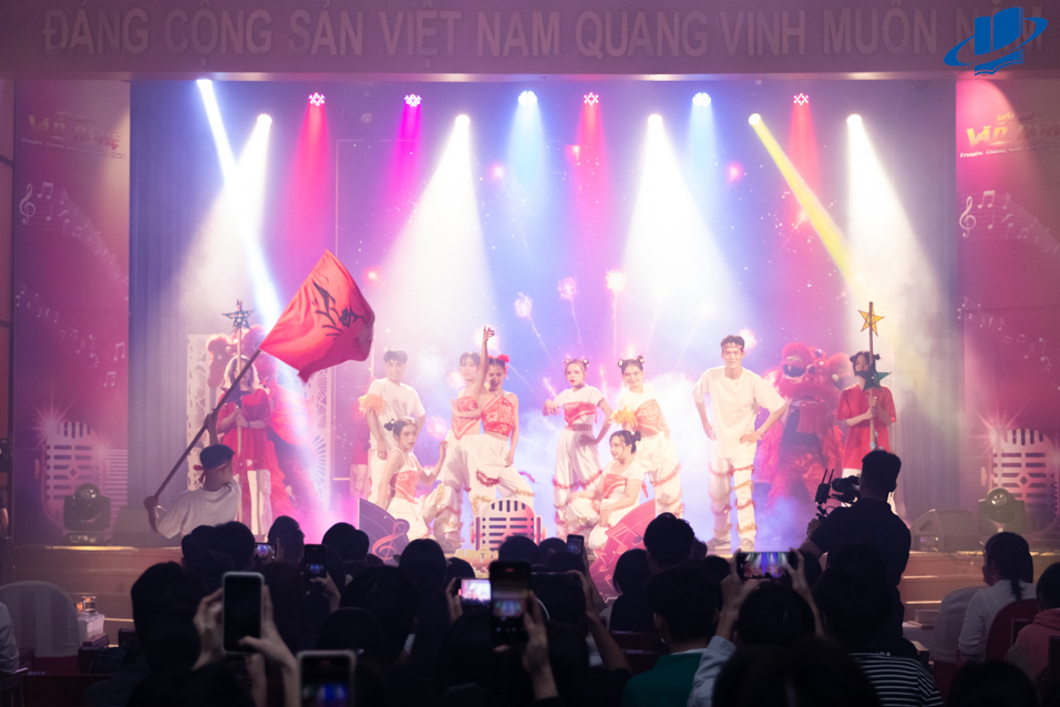 Chung kết Hội diễn Văn nghệ truyền thống Sinh viên Trường Đại học Mở TP.HCM lần thứ 17 năm học 2023-2024