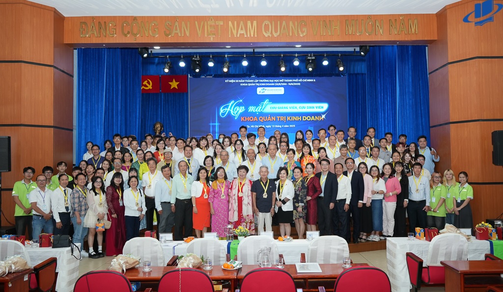 Họp mặt cựu giảng viên và cựu sinh viên Khoa Quản trị Kinh doanh Trường Đại học Mở TP.HCM, nhân kỷ niệm 35 năm thành lập
