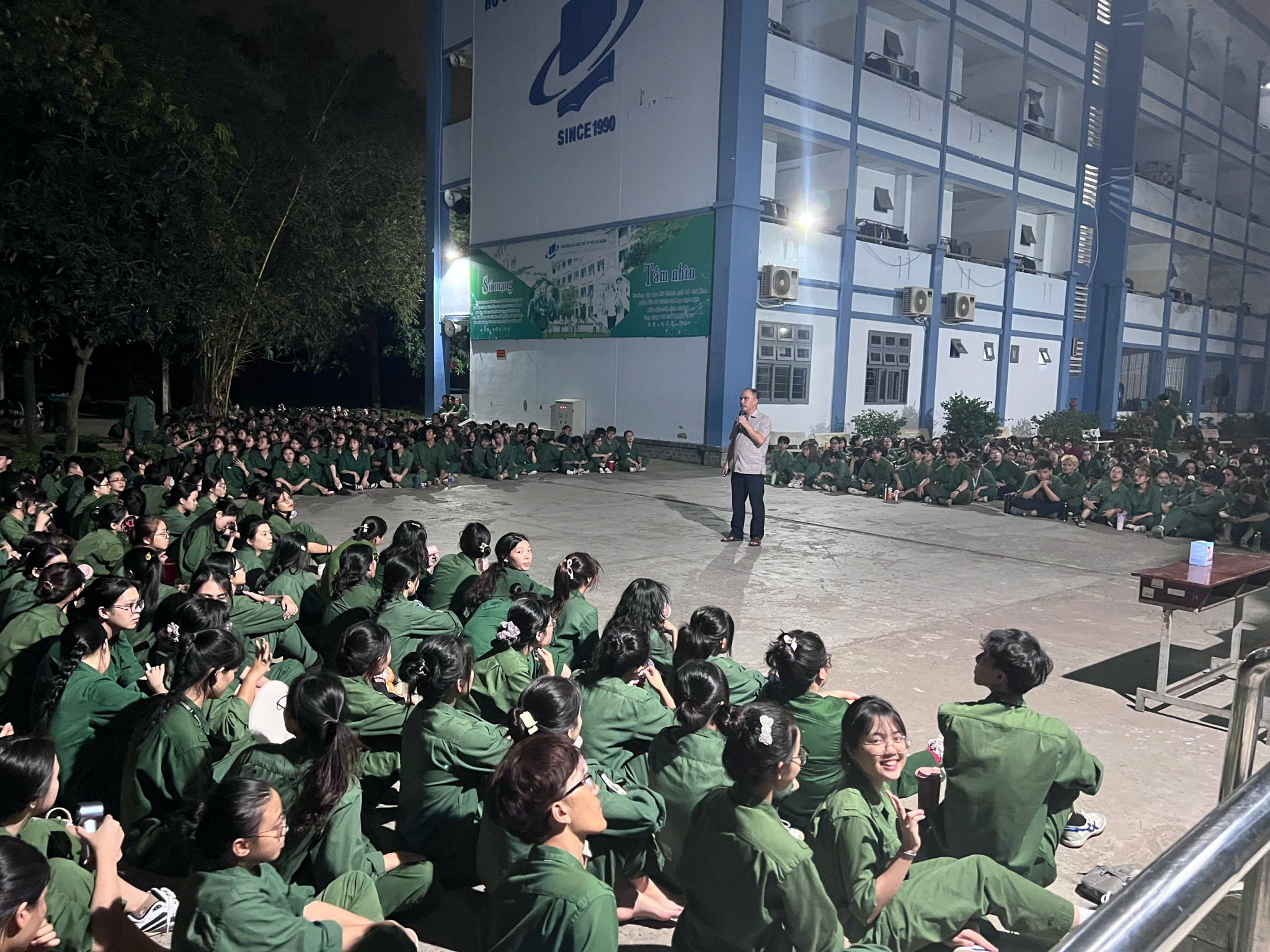 Đa dạng các hoạt động ngoại khóa dành cho sinh viên Trường Đại học Mở TP. Hồ Chí Minh học Giáo dục Quốc phòng tại cơ sở Long Bình Tân