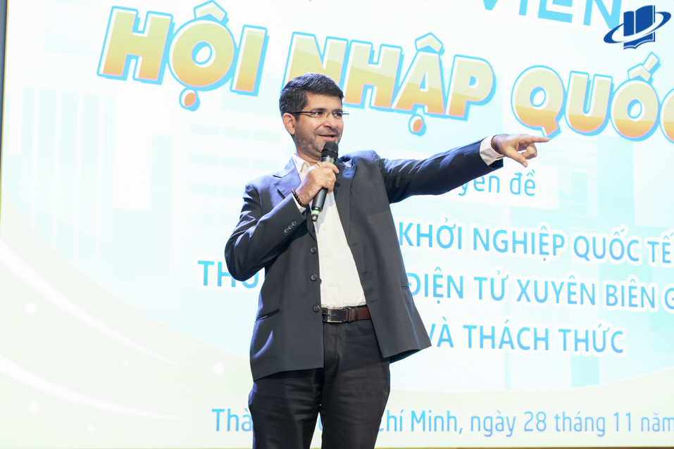 Hội thảo “Sinh viên khởi nghiệp quốc tế – Thương mại điện tử xuyên biên giới: Cơ hội và thách thức” trong chuỗi chương trình sinh viên hội nhập quốc tế