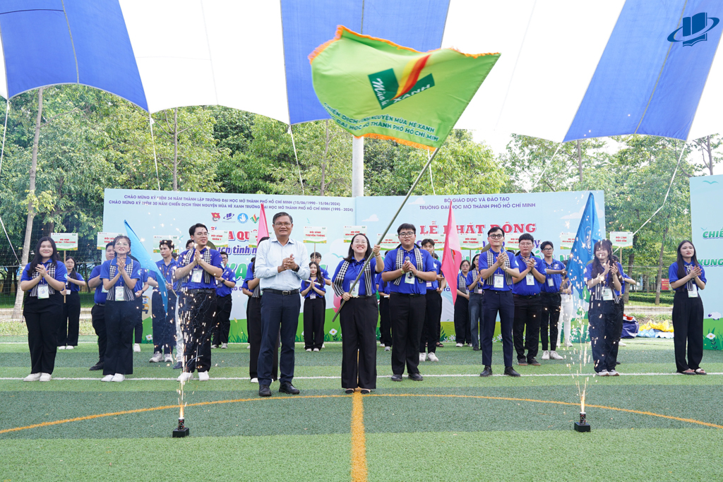 Gần 500 sinh viên Trường Đại học Mở Thành phố Hồ Chí Minh tham gia Lễ ra quân Chiến dịch tình nguyện Mùa Hè Xanh lần thứ 30 năm 2024