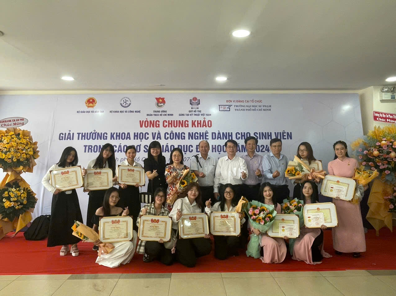 Sinh viên Trường Đại học Mở TP. Hồ Chí Minh đạt thành tích cao tại Giải thưởng Khoa học và Công nghệ năm 2024