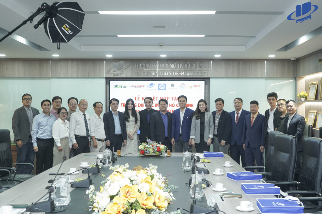Trường Đại học Mở TP. Hồ Chí Minh ký kết hợp tác với các doanh nghiệp khối ngành quản trị kinh doanh, mở ra cơ hội nghề nghiệp cho sinh viên