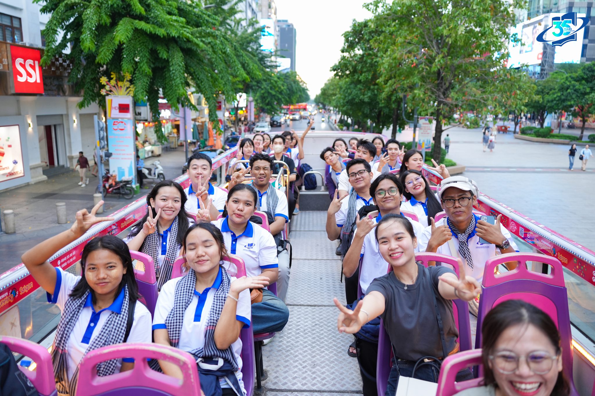 Chuyến đi kết nối chào đón tân sinh viên quốc tế Trường Đại học Mở TP.HCM 2025