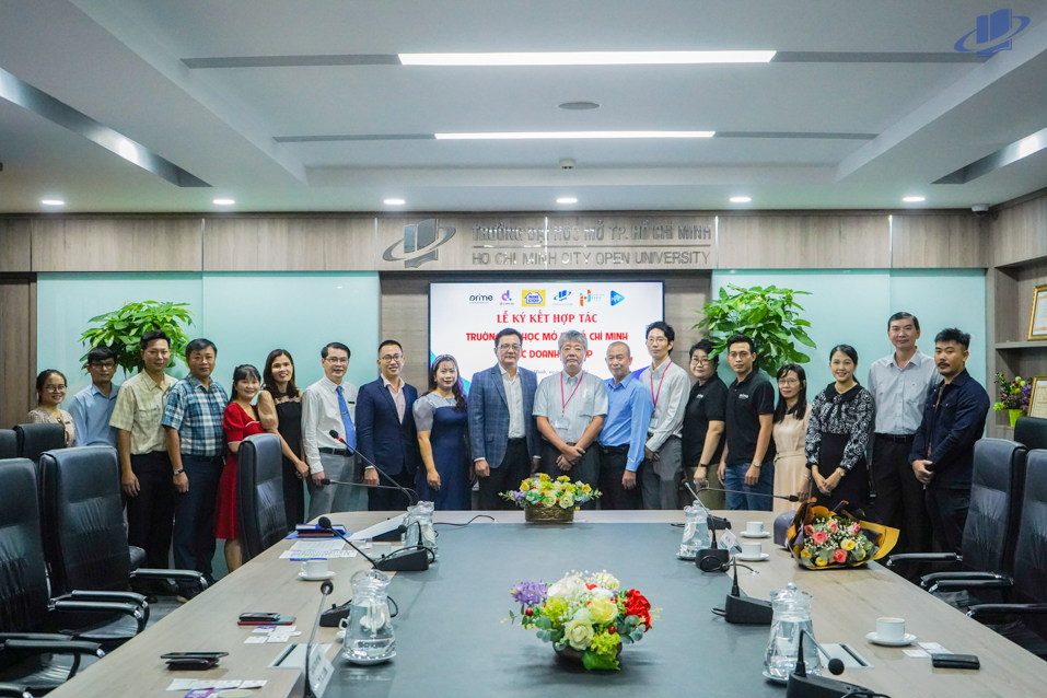 Trường ĐH Mở Thành phố Hồ Chí Minh ký kết hợp tác với nhiều doanh nghiệp