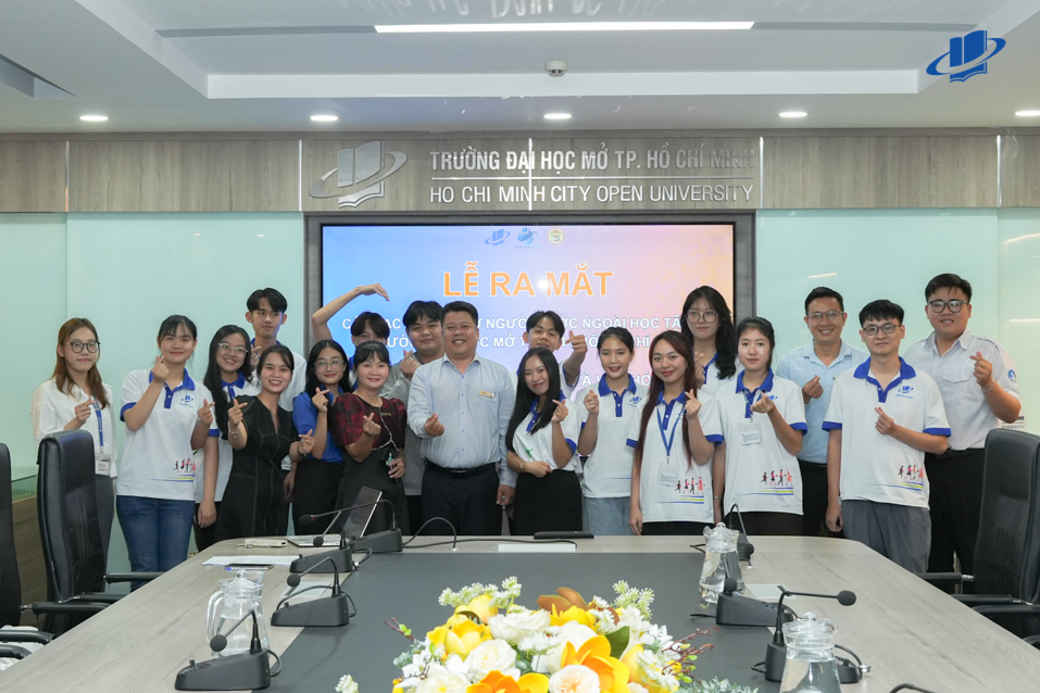 Lễ ra mắt Câu lạc bộ Hỗ trợ người nước ngoài học tập tại Trường Đại học Mở TP. Hồ Chí Minh và Câu lạc bộ Ngôn ngữ và văn hoá Việt Nam