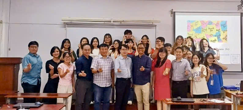 Khoa Quản trị Kinh doanh triển khai chương trình Học bổng học giả năm 2024 với nhiều hoạt động hấp dẫn