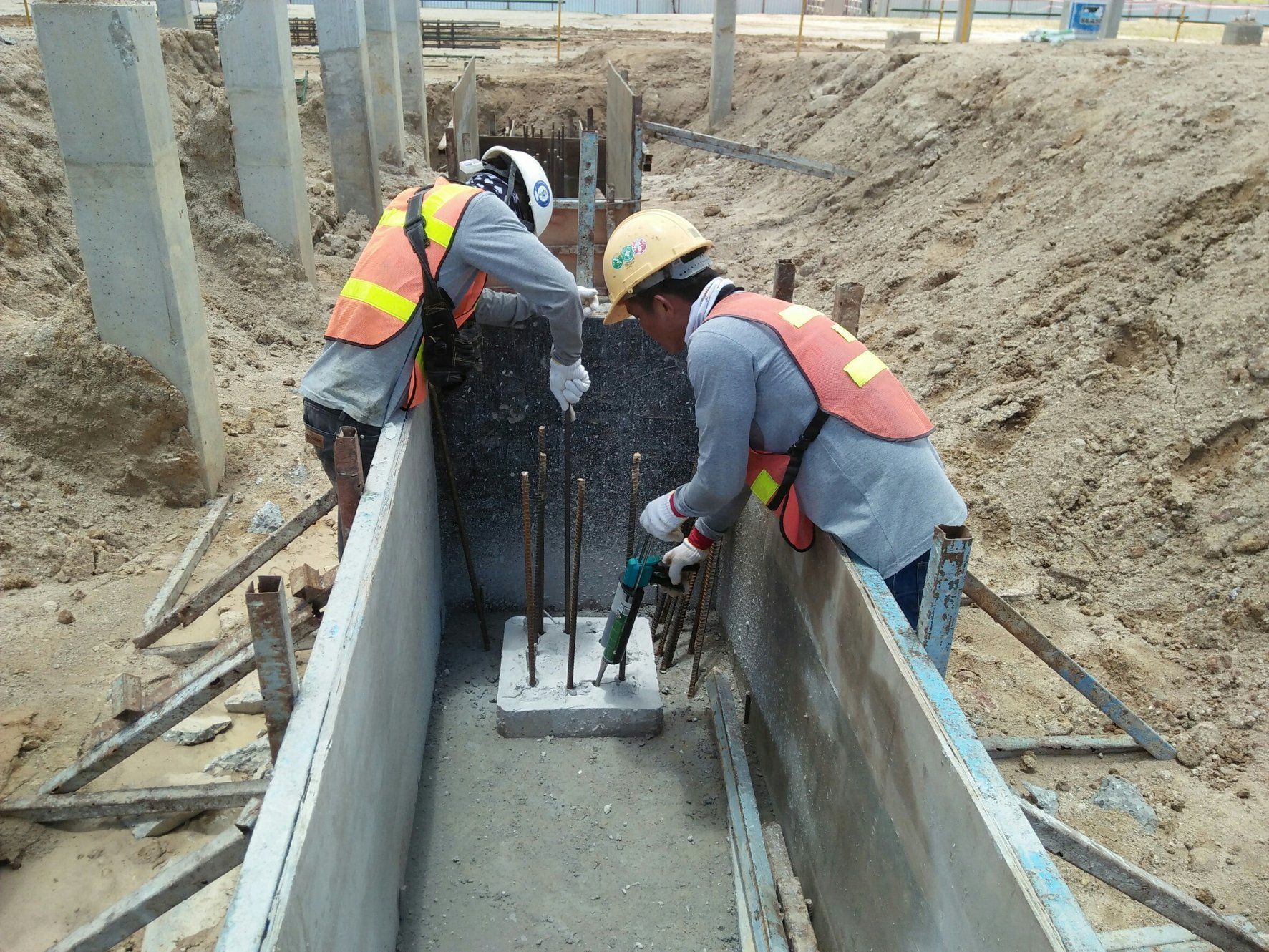 Các ứng dụng của hóa chất cấy thép