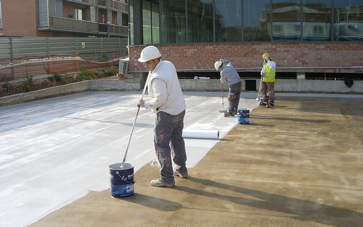 Chống thấm tường đứng mùa mưa bão