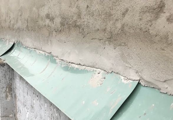 Không đảm bảo điều kiện khô hoàn toàn trước khi thi công