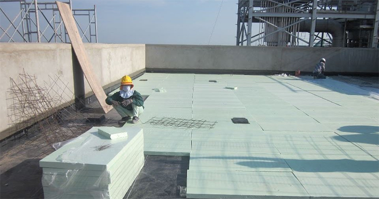 Không xử lý bề mặt nền trước khi thi công