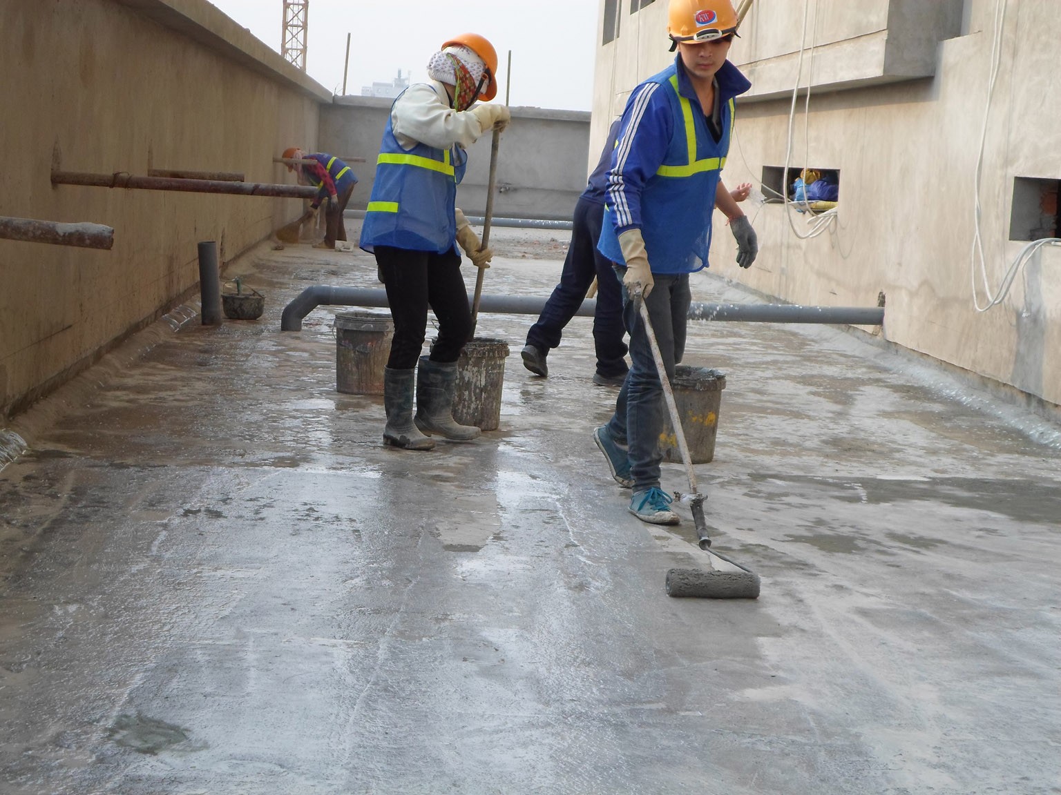 Một số lưu ý quan trọng khi chọn và sử dụng chất chống thấm