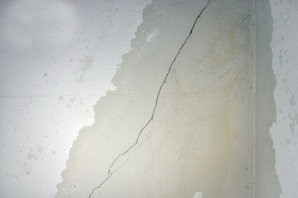 Tường nhà bị thấm nước nguyên nhân do đâu