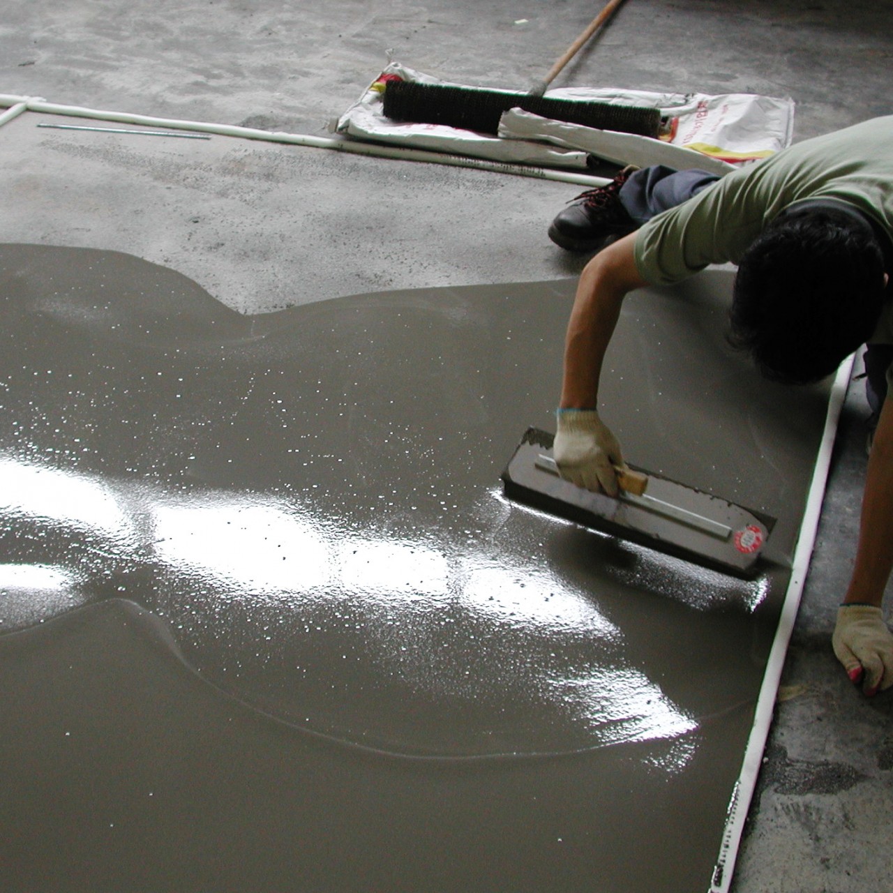 Những lưu ý khi sử dụng vữa tự san phẳng